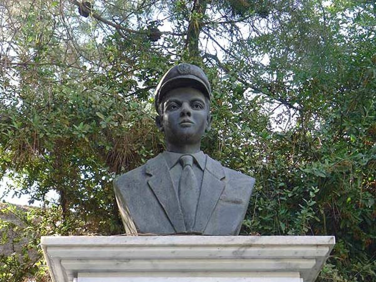 Toumazou & Kostantinou Statue, Kakopetria